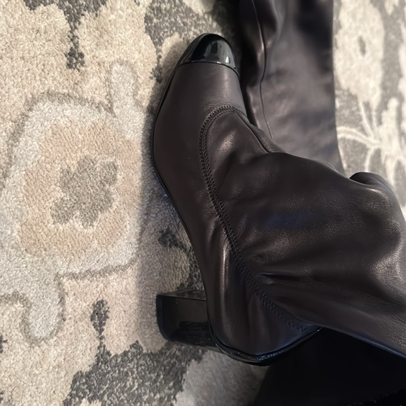 Gorgeous Chanel thigh high boots - Picture 4 of 8